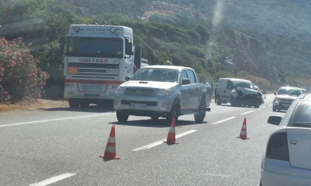 Κρήτη: Περιπολικό της Αστυνομίας συγκρούστηκε με βαν